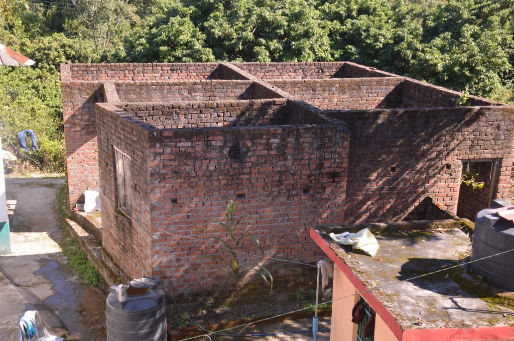 Semi-constructed house