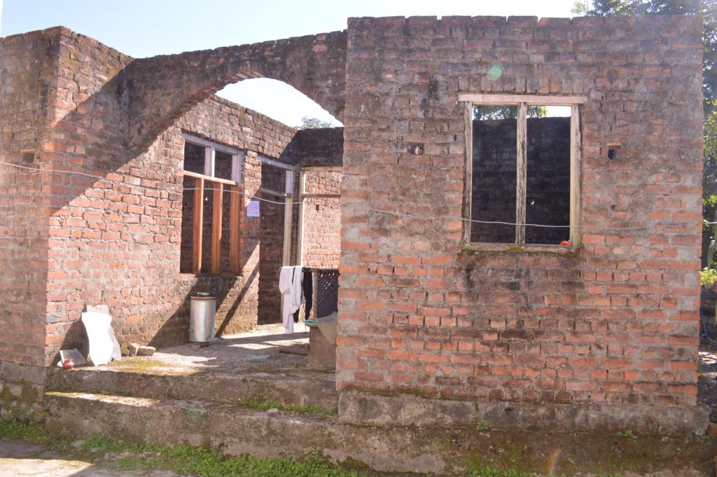 Semi-constructed house